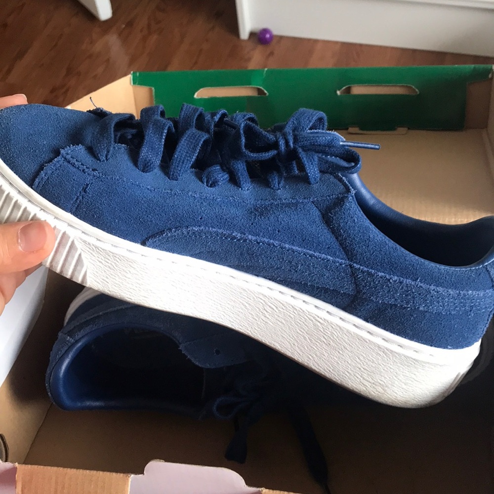 Suede pumas - Picture 1 of 2